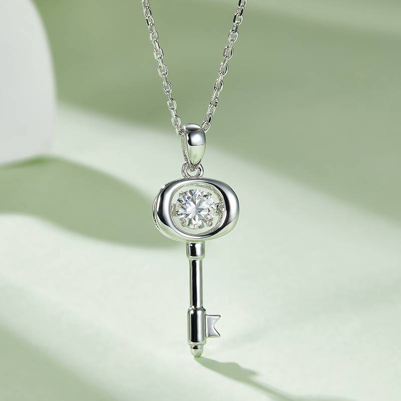 Dynamic Lock Love S925 Silver Plated Platinum Moissanite Diamond Necklace 50 Points D-Class